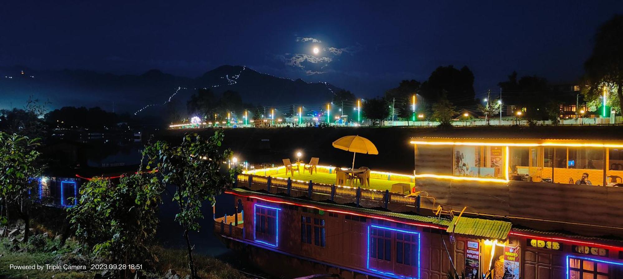 Houseboat Karima Palace Srīnagar Exterior foto
